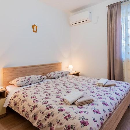 Room Laudina كريس المظهر الخارجي الصورة